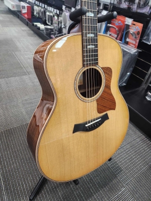 Store Special Product - Taylor Guitars - 818E V-CLASS