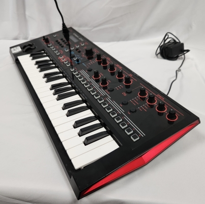 Roland JD-XI Integrated Analog/Digital Crossover Synthesizer