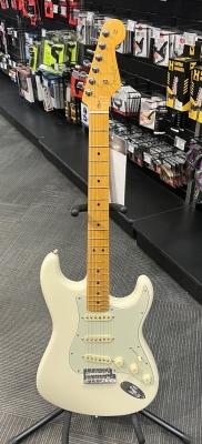 Store Special Product - Fender - American Professional II olympic white