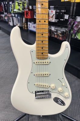 Store Special Product - Fender - American Professional II olympic white