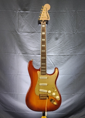 Store Special Product - Squier - 40th Anniversary Stratocaster, Gold Edition, Laurel Fingerboard - Sienna Sunburst
