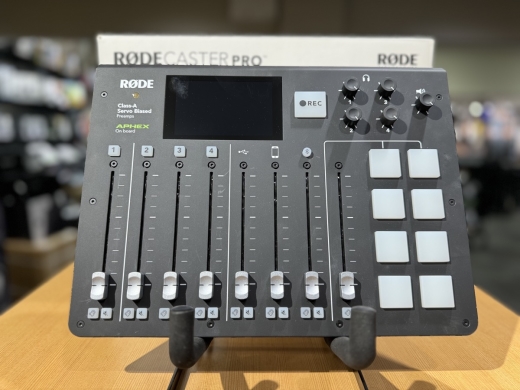 Store Special Product - Rode - RODECASTER PRO