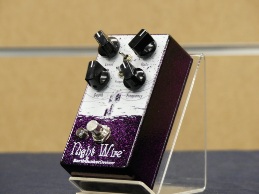 Store Special Product - EarthQuaker Devices - Night Wire V2 Pdale Tremolo Harmonique